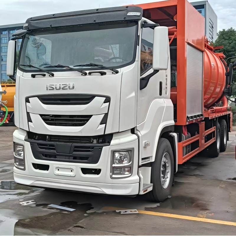 ISUZU 15000 liter vacuum sewage truck