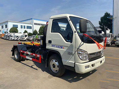 福田小卡3勾臂式垃圾车