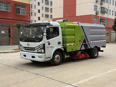 东风多利卡5方扫路车 国六