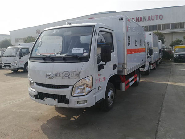 跃进小福星气体厢式运输车