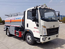 国六重汽豪沃加油车