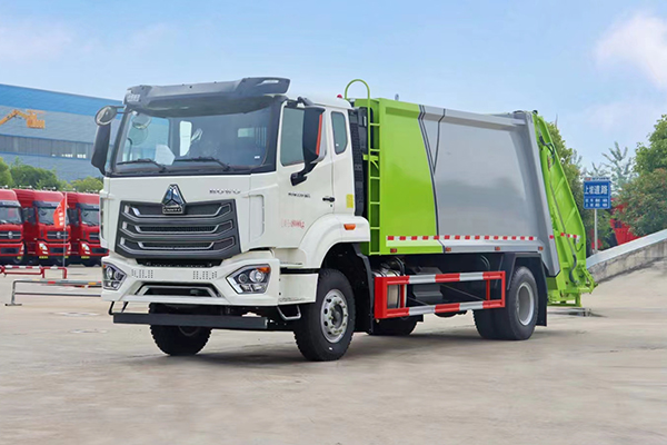 重汽豪沃14-18方压缩垃圾车